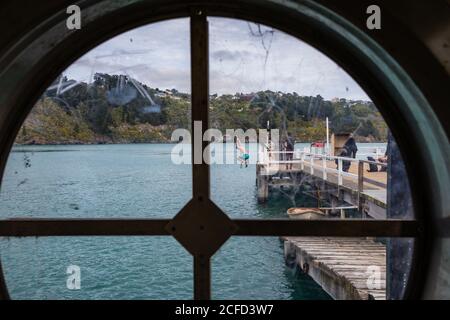 Junge Leute tauchen, Diamond Habour Bay Stockfoto