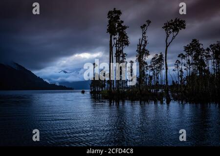 Sonnenuntergang am Ufer des Brunner Sees, Südinsel Neuseeland Stockfoto