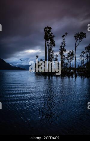 Sonnenuntergang am Ufer des Brunner Sees, Südinsel Neuseeland Stockfoto