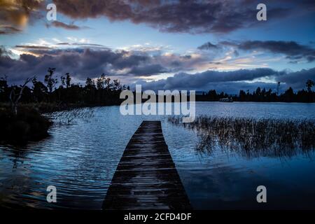 Abendstimmung und Promenade am Brunner See, Südinsel Neuseeland Stockfoto