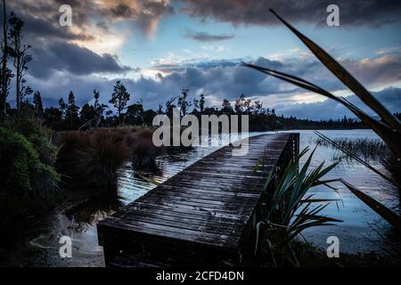 Abendstimmung und Promenade am Brunner See, Südinsel Neuseeland Stockfoto