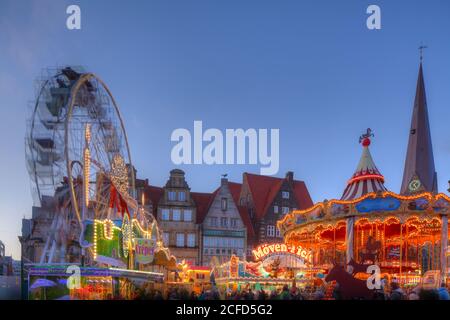 Kleiner freier Markt auf dem Marktplatz in der Abenddämmerung, Bremen, Deutschland, Europa Stockfoto