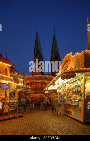 Kleiner freier Markt auf dem Marktplatz in der Abenddämmerung, Bremen, Deutschland, Europa Stockfoto