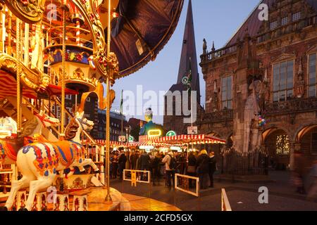 Kleiner freier Markt auf dem Marktplatz in der Abenddämmerung, Bremen, Deutschland, Europa Stockfoto