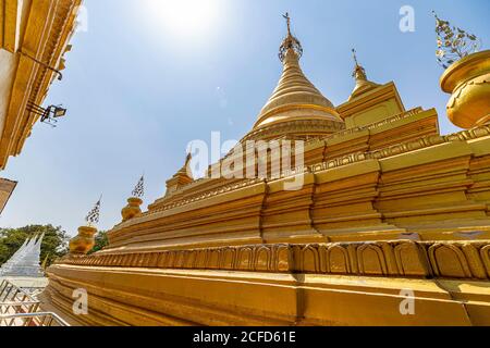 Berühmte goldene Kuthodaw Pagode in Mandalay, Myanmar Stockfoto