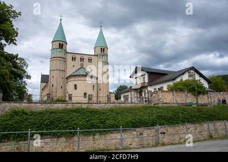 Deutschland, Sachsen-Anhalt, Gernrode, Stiftskirche St. Cyriakus. In der Kirche befindet sich eine Krypta aus dem 11. Jahrhundert. Es ist eines der Stockfoto