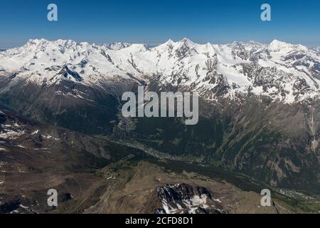 Schweiz, Kanton Wallis, Saastal, Saas-Fee mit Blick auf Monte Rosa, Liskamm, Castor, Pollux, Breithorn, Strahlhorn, Rimpfischhorn, Stockfoto