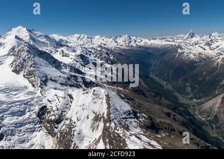 Schweiz, Kanton Wallis, Walliser Alpen, Mattertal Zermatt mit Nadelgrat, Dom, Monte Rosa, Liskamm, Castor, Pollux, Breithorn, Matterhorn und Stockfoto