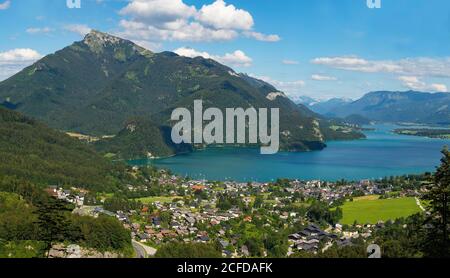 Blick vom Mozart Blick auf Sankt Gilgen Wolfgangsee und Schafberg, Salzkammergut, Land Salzburg, Österreich Stockfoto