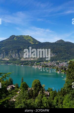 Sankt Gilgen am Wolfgangsee mit dem Zwoelferhorn, Salzkammergut, Land Salzburg, Österreich Stockfoto