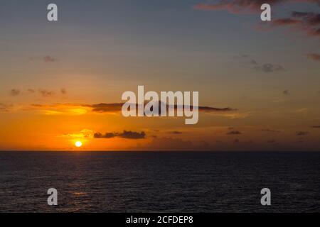 Wolkenformationen, Sonnenuntergang, Blick vom Kreuzfahrtschiff auf das Meer, Madagaskar, Afrika, Indischer Ozean Stockfoto