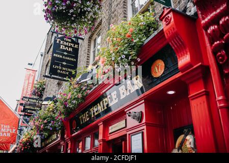 Dublins berühmter Temple Bar Pub im Viertel Temple Bar in Dublin, Irland Stockfoto