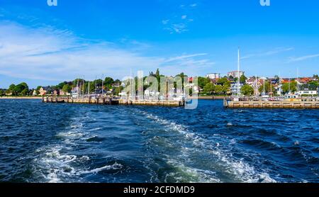 Deutschland, Schleswig-Holstein, Heikendorf - Möltenort, Abfahrt vom Fährterminal H-Möltenort, Kieler Förde Stockfoto