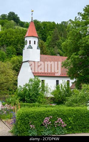 Deutschland, Baden-Württemberg, Bad Urach - Seeburg, Johanneskirche, denkmalgeschütztes Gebäude Stockfoto