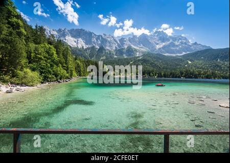 Unterwegs am Eibsee unter der Zugspitze, Bayern, Deutschland Stockfoto