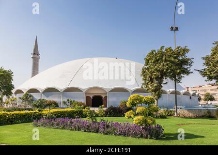 Masjid-e-Tooba, oder Tooba Moschee, auch Gol Masjid, und Garten, Karachi, Sindh, Pakistan, Südasien, Asien Stockfoto