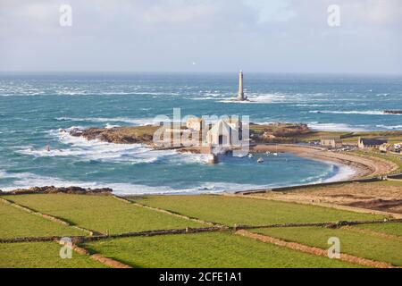 Goury Leuchtturm und Hafen bei einem Sturm an der Nordspitze der Halbinsel Cotentin. Normandie Stockfoto