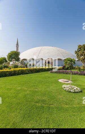 Masjid-e-Tooba, oder Tooba Moschee, auch Gol Masjid, und Garten, Karachi, Sindh, Pakistan, Südasien, Asien Stockfoto