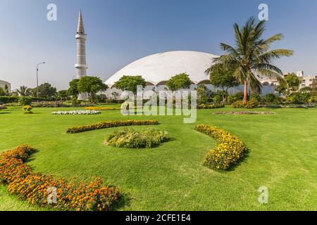 Masjid-e-Tooba, oder Tooba Moschee, auch Gol Masjid, und Garten, Karachi, Sindh, Pakistan, Südasien, Asien Stockfoto