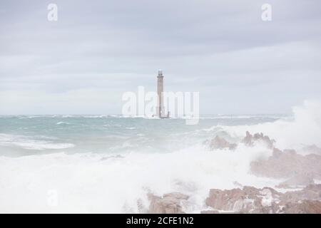 Goury Leuchtturm während Sturm, Normandie Stockfoto