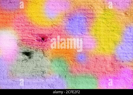 Mehrfarbige Ziegelwand Nahaufnahme. Helle lustige Hintergrund im Stil von Graffiti. Stockfoto