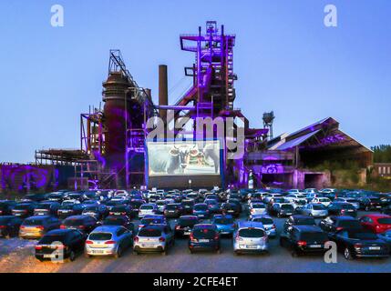 Dortmund, Ruhrgebiet, Nordrhein-Westfalen, Deutschland - Drive-in Dortmund, neu eröffnetes Drive-in-Kino vor dem ehemaligen Hochofenwerk Stockfoto