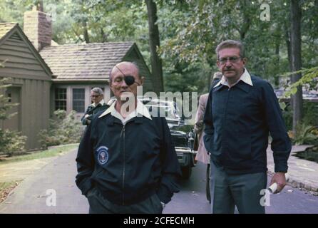 "Mosche Dayan, israelischer Außenminister mit Ezer Weizman, israelischer Verteidigungsminister, in Camp David. Ca. 09/14/1978' Stockfoto