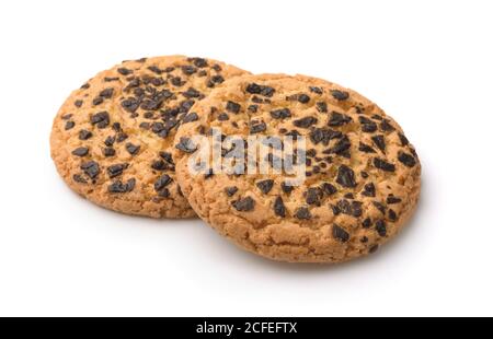 Zwei Chocolate Chip Cookies isoliert auf weißem Stockfoto