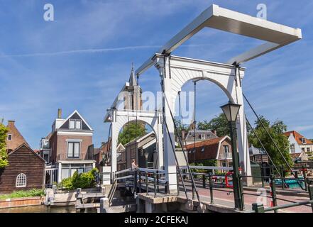 Historische weiße Brücke über den Fluss Vecht in Loenen, Niederlande Stockfoto