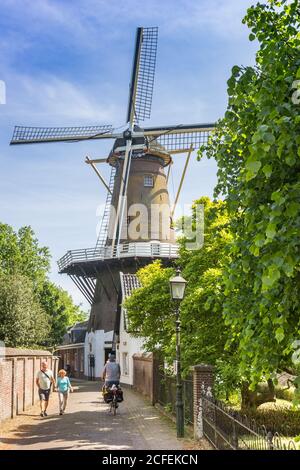 Historische Windmühle De Hoop im Zentrum von Loenen aan de Vecht, Nethelands Stockfoto