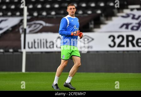 DERBY, ENGLAND. 5. SEPTEMBER Joel Dixon von Barrow erwärmt sich während des Carabao Cup-Spiels zwischen Derby County und Barrow im Pride Park, Derby (Kredit: Jon Hobley - MI News) Kredit: MI News & Sport /Alamy Live News Stockfoto