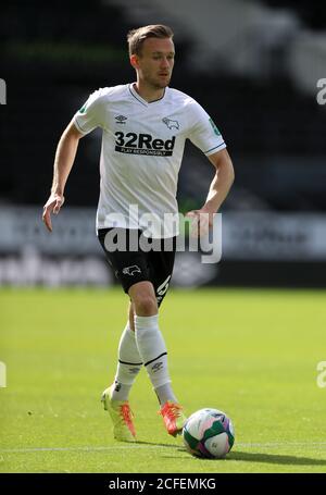 Mike te Wierik von Derby County während des ersten Rundenmatches des Carabao Cups im Pride Park, Derby. Stockfoto