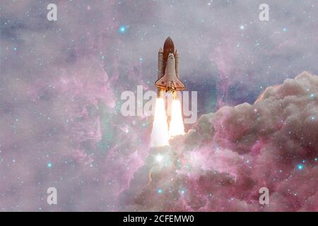 Space Shuttle Atlantis. Kosmos Kunst. Elemente dieses Bildes von NASA eingerichtet Stockfoto