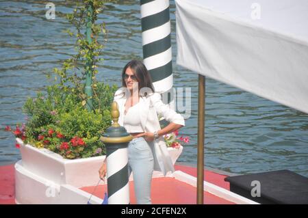 3. September 2020, Venezia, Lazio, ITALIA: 02/09/2020 Venedig, 77. Internationale Filmfestspiele von Venedig, die Ankunft von Nieves Alvarez (Bild: © Fabio Sasso/ZUMA Wire) Stockfoto