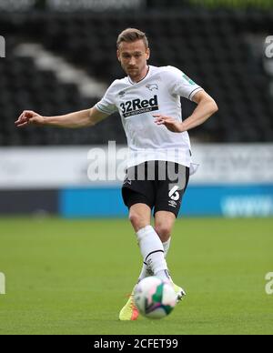 Mike te Wierik von Derby County während des ersten Rundenmatches des Carabao Cups im Pride Park, Derby. Stockfoto