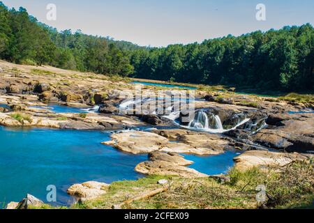 Pykara Falls, Pykara ist der Name eines Dorfes und Flusses 19 Kilometer von Ooty im indischen Bundesstaat Tamil Nadu. Stockfoto