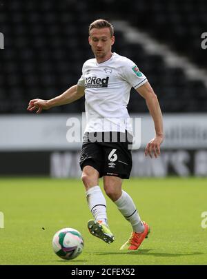 Mike te Wierik von Derby County während des ersten Rundenmatches des Carabao Cups im Pride Park, Derby. Stockfoto