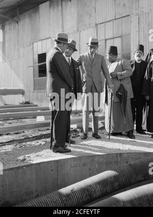 Originalunterschrift: Eröffnungstag von Shell in Haifa - Ort: Israel--Haifa ca. 1934-1939 Stockfoto