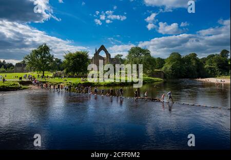 Bolton Abbbey in den Yorkshire Dales Stockfoto