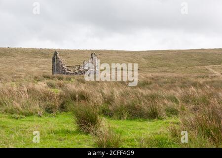 Rund um Großbritannien - das verlassene Bauernhaus „Happy Valley“ auf dem Moorland über der Todmorden & Hebden Bridge in West Yorkshire, Großbritannien Stockfoto