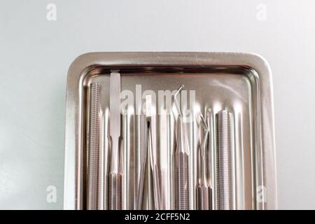 Set von Metall Zahnärzte professionelle Ausrüstung Werkzeuge Stockfoto