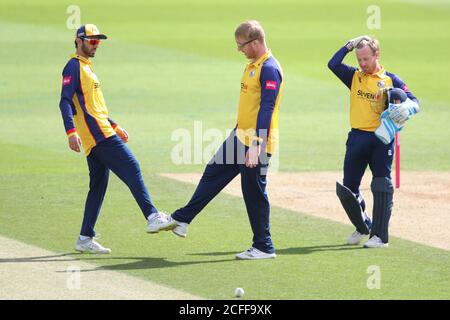London, Großbritannien. September 2020. LONDON, ENGLAND. SEPTEMBER 05 2020: Simon Harmer von Essex feiert das Wicket von Daniel Bell-Drummond of Kent (nicht abgebildet) beim Vitality Blast T20 Match zwischen Essex Eagles und Kent Spitfires, im Kia Oval, Kennington, London, England. Am 5. September 2020. (Foto von Mitchell Gunn/ESPA-Images) Quelle: European Sports Photo Agency/Alamy Live News Stockfoto