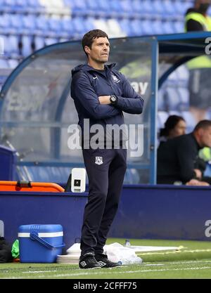 Tranmere Rovers-Manager Mike Jackson auf der Touchline während des Carabao Cup ersten Runde Spiel in Prenton Park, Birkenhead. Stockfoto