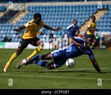 GILLINGHAM, ENGLAND. 5. SEPTEMBER 2020 John Akinde von Gillingham wird während des Carabao Cup Spiels zwischen Gillingham und Southend United im MEMS Priestfield Stadium, Gillingham, gefoult. (Kredit: Tom West - MI News) Kredit: MI Nachrichten & Sport /Alamy Live Nachrichten Stockfoto