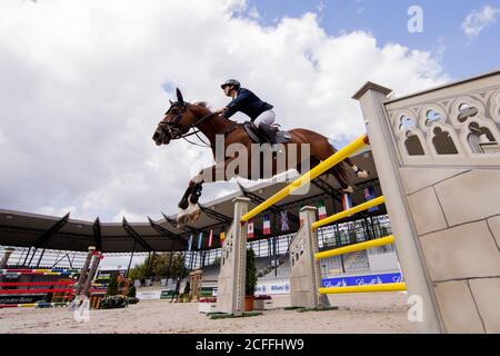 Aachen, Deutschland. September 2020. Steve Guerdat, ein Show-Jumper aus der Schweiz, springt auf seinem Pferd Bandit Savoie beim Stawag-Preis beim Internationalen Jumping-Wettbewerb Aachen über ein Hindernis. Quelle: Rolf Vennenbernd/dpa/Alamy Live News Stockfoto