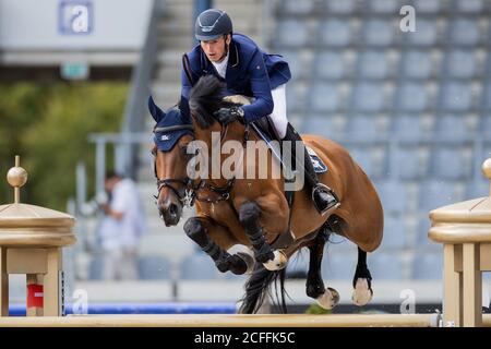 Aachen, Deutschland. September 2020. Daniel Deußer, ein Springpferd aus Deutschland, springt auf seinem Pferd Kiana van het Herdershof während des Stawag-Preises beim Internationalen Jumping-Wettbewerb Aachen über ein Hindernis. Quelle: Rolf Vennenbernd/dpa/Alamy Live News Stockfoto