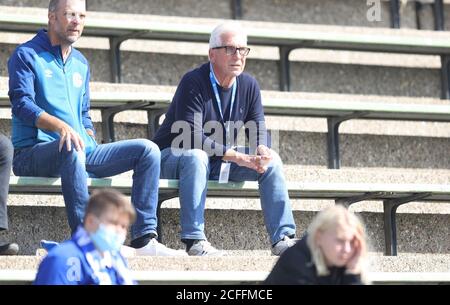 firo: 05.09.2020 Fuvuball: Fußball: Bundesliga-Testspiel FC Schalke 04 - VfL Bochum Klaus Fischer bei Tribvºne Stockfoto