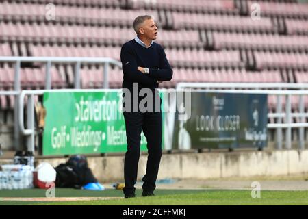 NORTHAMPTON, ENGLAND. 5. SEPTEMBER 2020 Northampton Town Manager Keith Curle beim Carabao Cup Spiel zwischen Northampton Town und Cardiff City im PTS Academy Stadium, Northampton. (Kredit: Leila Coker, MI News) Kredit: MI Nachrichten & Sport /Alamy Live Nachrichten Stockfoto