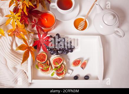 Lustige Halloween süße Set Leckereien Cupcakes verziert Zuckerpaste. Stockfoto