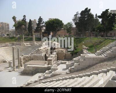 Blick auf das Auditorium im antiken römischen Theater von Alexandria Gegenüber von seitlichen Sitzbereichen Stockfoto